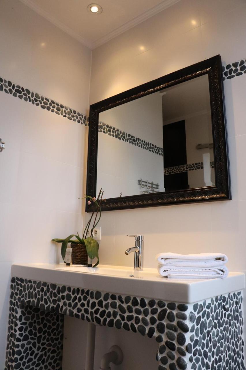 Hostel Lybeer Private Rooms Just For Two! Bruges Esterno foto